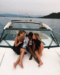 Genevieve Morton feet photo thumbnail