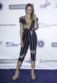 Genevieve Morton feet photo thumbnail