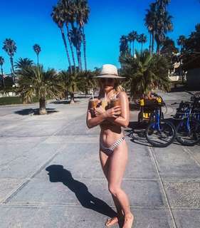 Genevieve Morton feet photo thumbnail