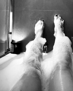 Genevieve Morton feet photo thumbnail