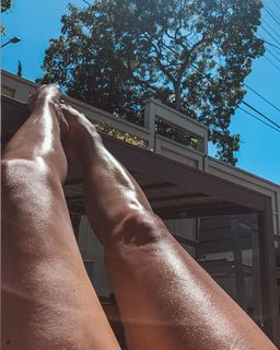Genevieve Morton feet photo thumbnail