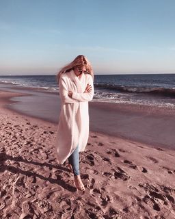 Genevieve Morton feet photo thumbnail