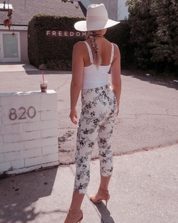 Genevieve Morton feet photo thumbnail