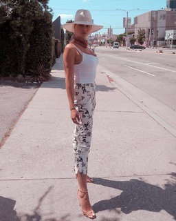 Genevieve Morton feet photo thumbnail