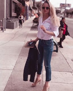 Genevieve Morton feet photo thumbnail