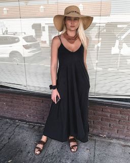 Genevieve Morton feet photo thumbnail