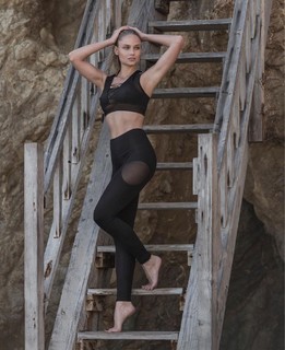 Genevieve Morton feet photo thumbnail