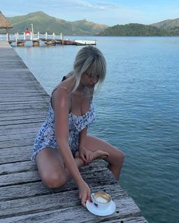 Genevieve Morton feet photo thumbnail