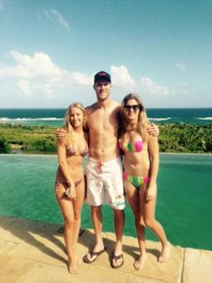 Genie Bouchard feet photo thumbnail