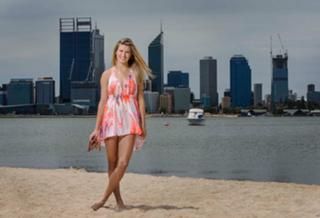 Genie Bouchard feet photo thumbnail