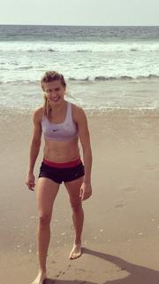 Genie Bouchard feet photo thumbnail