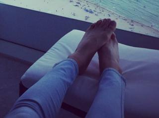 Genie Bouchard feet photo thumbnail
