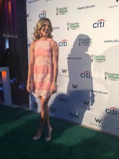Genie Bouchard feet photo thumbnail