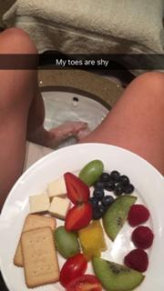 Genie Bouchard feet photo thumbnail