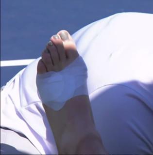 Genie Bouchard feet photo thumbnail