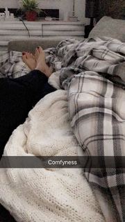 Genie Bouchard feet photo thumbnail