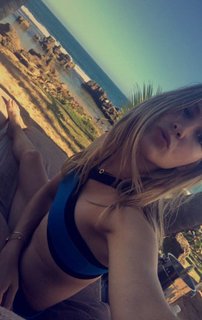 Genie Bouchard feet photo thumbnail