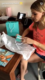 Genie Bouchard feet photo thumbnail