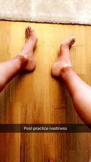 Genie Bouchard feet photo thumbnail