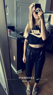 Genie Bouchard feet photo thumbnail