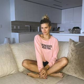 Genie Bouchard feet photo thumbnail