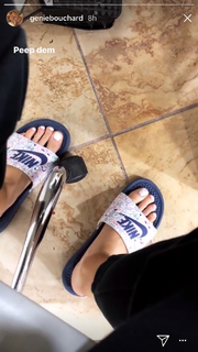 Genie Bouchard feet photo thumbnail