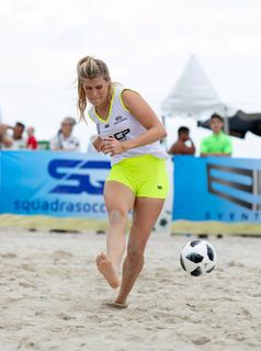 Genie Bouchard feet photo thumbnail