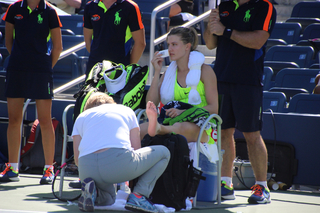 Genie Bouchard feet photo thumbnail
