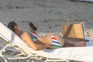 Genie Bouchard feet photo thumbnail