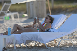 Genie Bouchard feet photo thumbnail