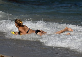 Genie Bouchard feet photo thumbnail