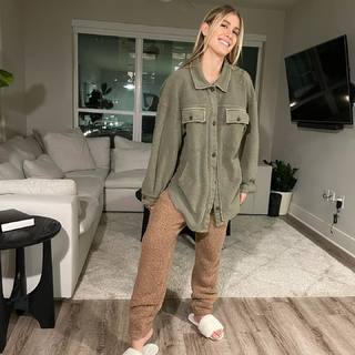 Genie Bouchard feet photo thumbnail