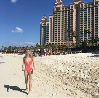 Genie Bouchard feet photo thumbnail