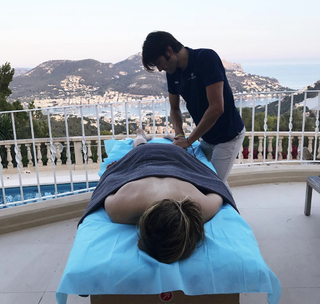 Genie Bouchard feet photo thumbnail