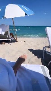 Genie Bouchard feet photo thumbnail