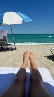 Genie Bouchard feet photo thumbnail