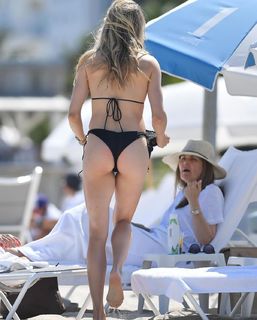 Genie Bouchard feet photo thumbnail