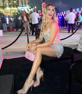 Genie Bouchard feet photo thumbnail