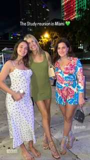 Genie Bouchard feet photo thumbnail