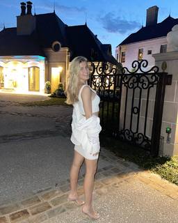Genie Bouchard feet photo thumbnail