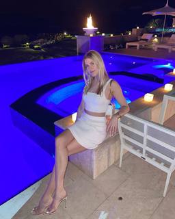 Genie Bouchard feet photo thumbnail