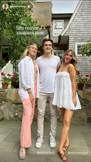 Genie Bouchard feet photo thumbnail