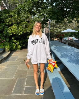 Genie Bouchard feet photo thumbnail