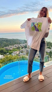 Genie Bouchard feet photo thumbnail