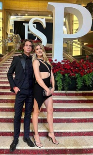 Genie Bouchard feet photo thumbnail