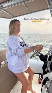 Genie Bouchard feet photo thumbnail