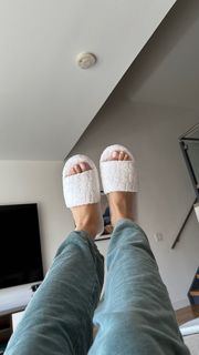 Genie Bouchard feet photo thumbnail