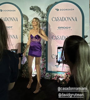 Genie Bouchard feet photo thumbnail