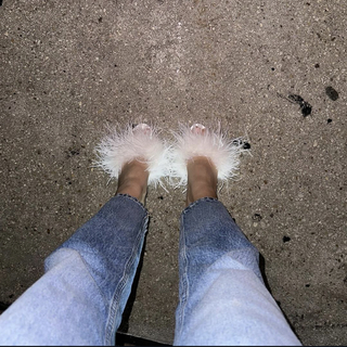 Genie Bouchard feet photo thumbnail