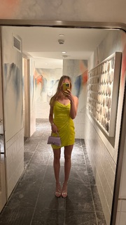 Genie Bouchard feet photo thumbnail
